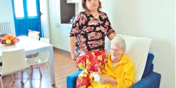 Vali Ciungu (stânga) va petrece Paştele împreună cu Maria, bătrâna de care are grijă  
