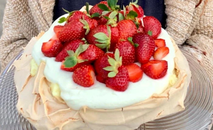 Prăjitura Pavlova,  delicată şi savuroasă. Reţeta garantată, pe care o poţi încerca acasă