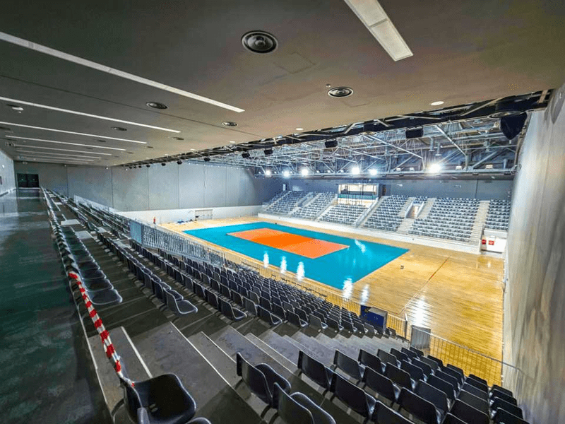 Cea mai modernă sală de volei din România, gata în procent de 99%. A costat 11 milioane de euro VIDEO