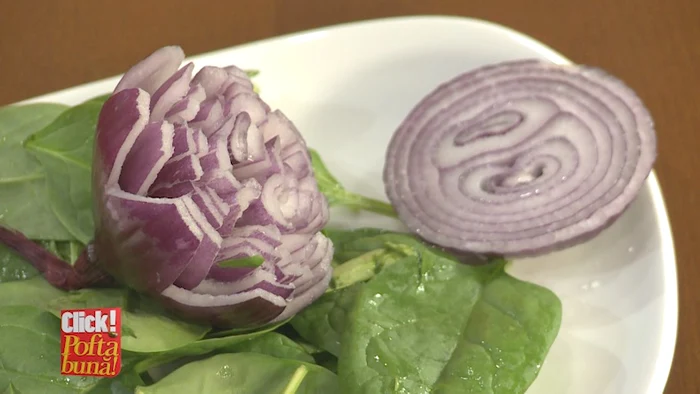 
    Sfaturi în bucătărie: Diana Bart te învață arta sculpturii în ceapăcaptură: Click! Poftă bună!  