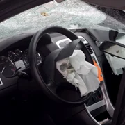 masina automobil accident aribag protectie shutterstock 25210357 0 jpeg