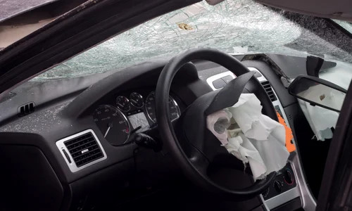 masina automobil accident aribag protectie shutterstock 25210357 0 jpeg