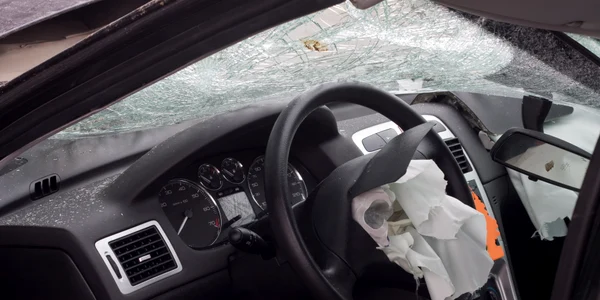 masina automobil accident aribag protectie shutterstock 25210357 0 jpeg