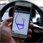 Waze pe msartphone si pe automobil jpg