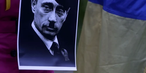 Vladimir Putin Adolf Hitler protest ucraina FOTO reuters