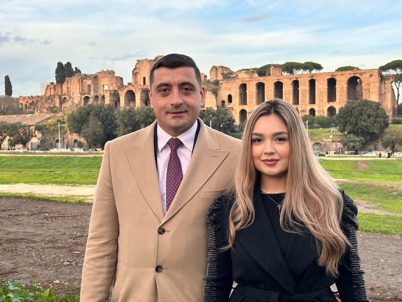 Soția lui George Simion, însărcinată cu al doilea copil, acuză că este hărțuită: „Opriți-vă, bolnavilor! Lăsați-mi familia în pace!”