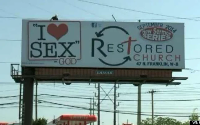 Banner-ul Bisericii Reformate din Pennsylvania,SUA, le transmite oamenilor că Dumnezeu iubeşte sexul. FOTO Huffington Post