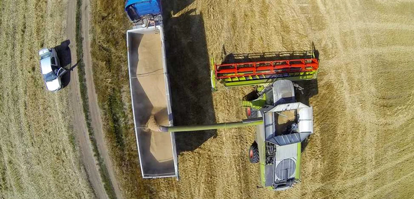 Aplicaţiile în agricultură pot utiliza datele din sateliţi. FOTO: eyeinthesky.ro
