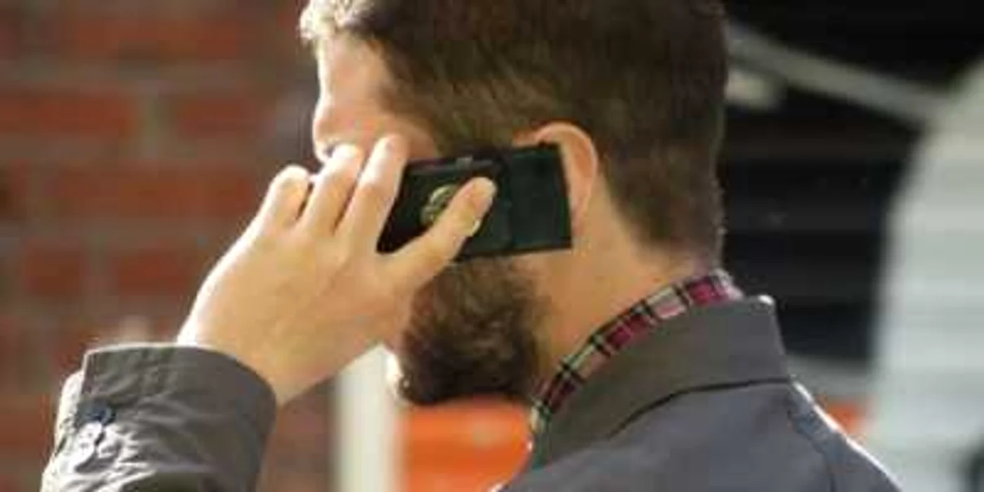 Orange România, Vodafone România, Cosmote România, RCS&RDS şi 2K Telecom se bat pentru licenţele de telefonie mobilă