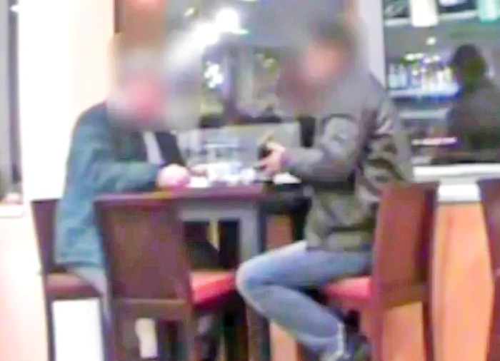 Infractorul a fost  prins de poliţişti,  în flagrant, luând bani