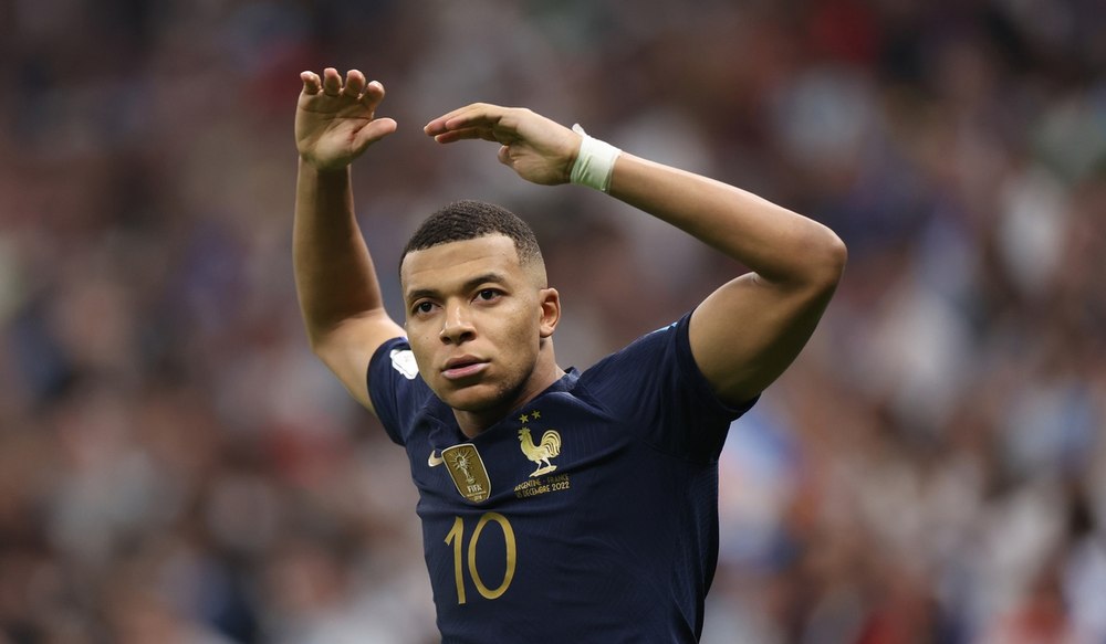 Kylian Mbappe semnează. Renunță la jumătate din salariu pentru a juca la formația sa favorită