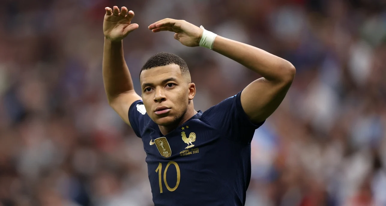 Kylian Mbappe vrea și nu vrea să continue la PSG. Foto EPA EFE