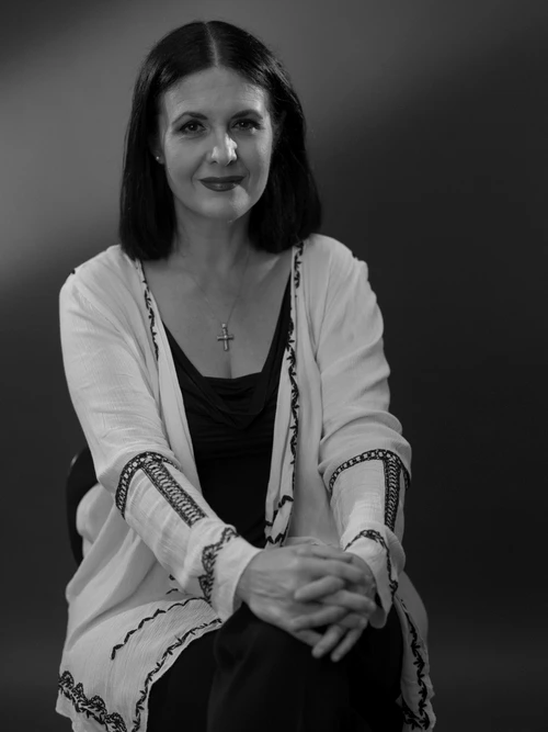 Raluca Stirbat m foto Cringuta Pinzaru jpg