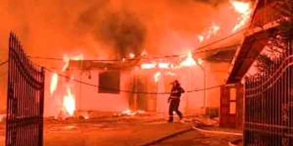 Explozia a fost urmată de un incendiu de proporții