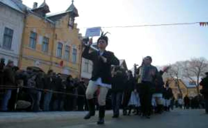 Cetele de juni vor anima oraşul, cu cântecele şi dansurile populare. Foto arhivă