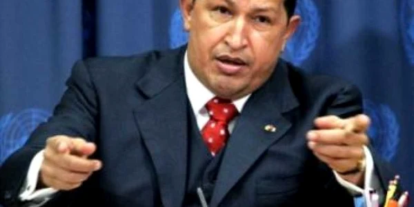 Khamenei îi cere lui Chavez să dezvolte relaţiile economice bilaterale