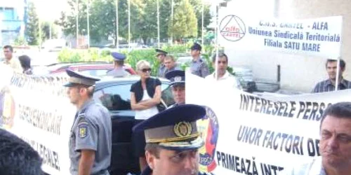 Satu Mare: Poliţiştii au ieşit să protesteze