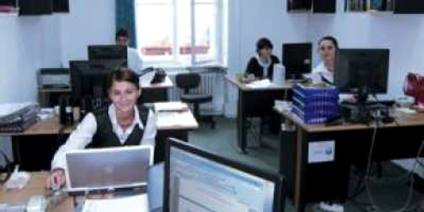 Braşov: Funcţionari prinşi cu mâţa-n sac