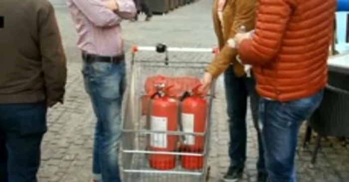 Patronii cluburilor din Bucureşti au început să îşi facă planuri în caz de incendiu