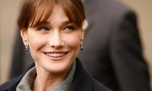 Carla Bruni (48 de ani) jpeg
