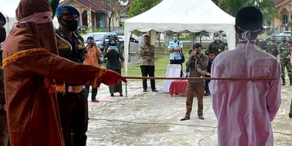 Tanar biciuit in Indonezia FOTO AFP/ Getty Images