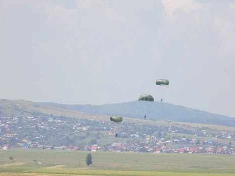 Baza Aeriană „Erou Căpitan Aviator Alexandru Şerbănescu“ a împlinit 95 de ani. Spectacol aviatic