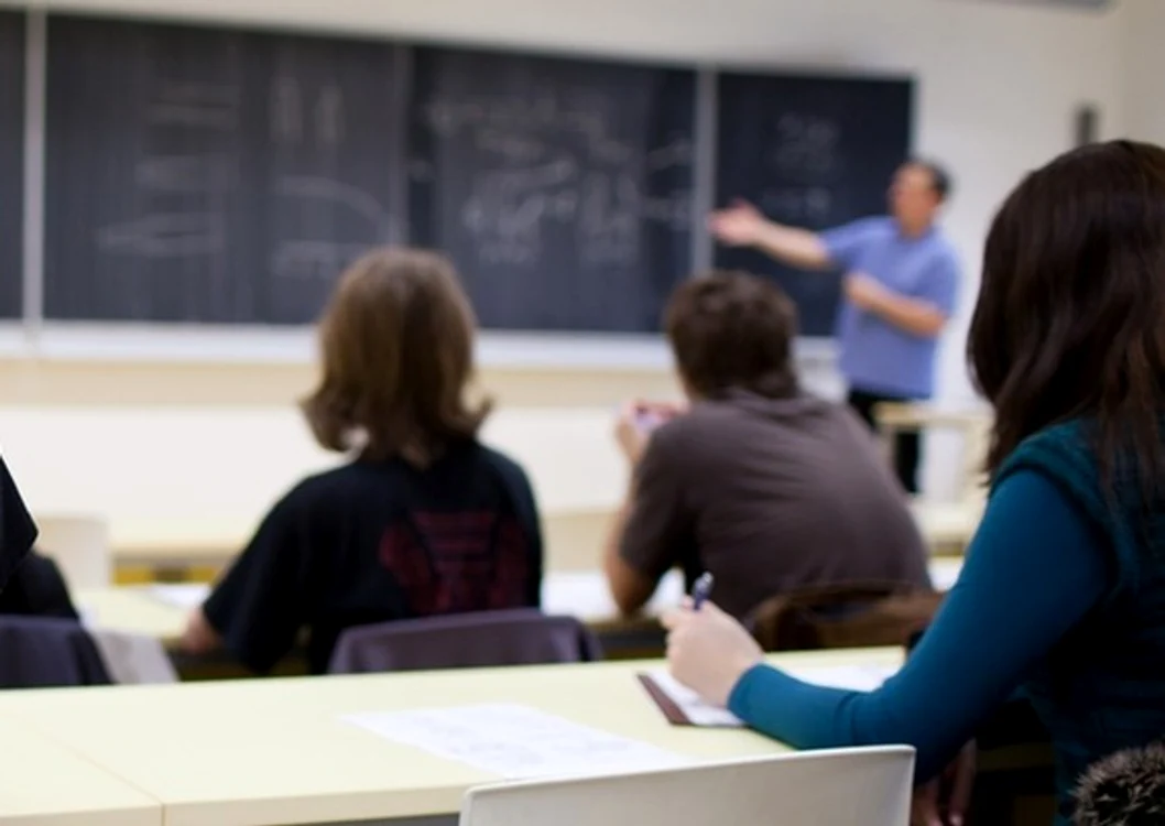 Profesorul Lee Lewis (33 de ani)foto: Wales News Service