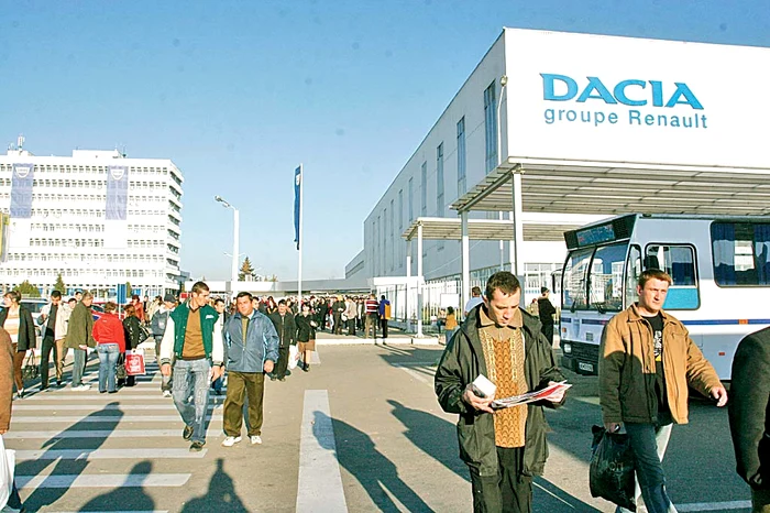 România. Hackerii au blocat inclusiv calculatoarele Uzinei de la Mioveni, muncitorii fiind trimişi, vineri, acasă