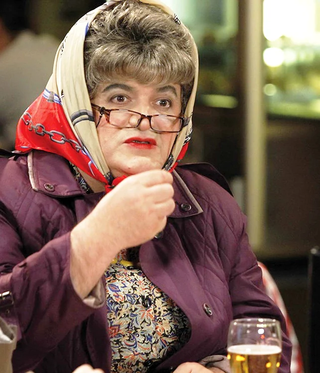 Va fi «tanti Florica» şi  va schimba 30 de ţinute