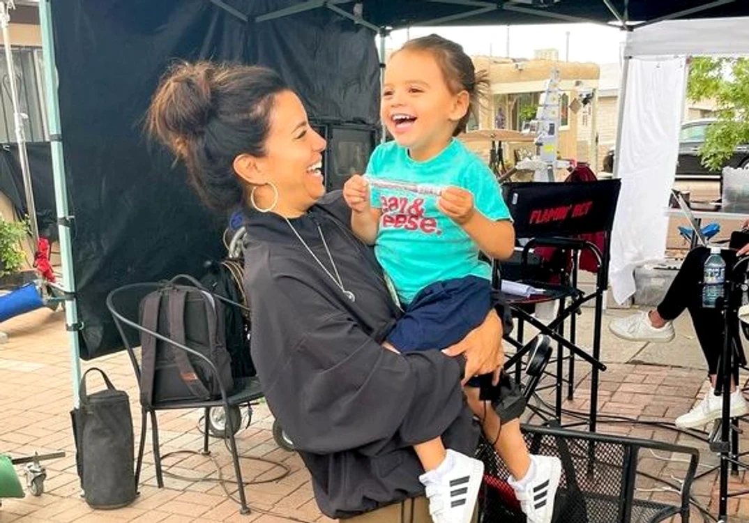 
    Eva Longoria, alături de băiețelul eiFoto: Instagram  