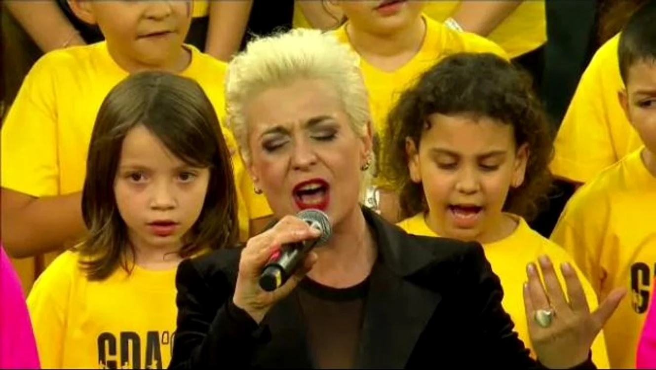 Momentul intonării imnului, superb. FOTO: Captura Pro TV