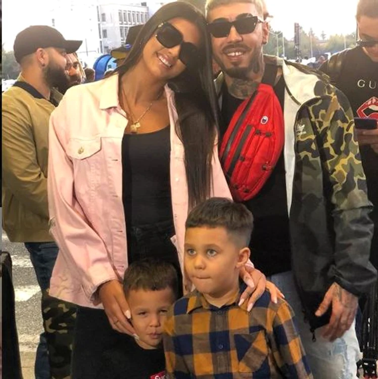 Alex Velea a fost însoțit la aeroport de Antonia și de cei doi băieței pe care îi au împreună Foto: Instagram