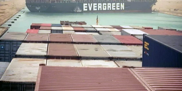 cargobot vapor nava ever given canal suez blocat foto epa efe