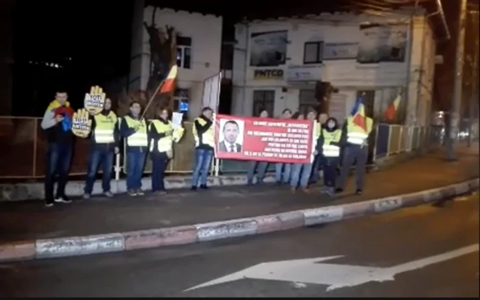 După ora 18,30, protestul s-a transformat într-unul mut
