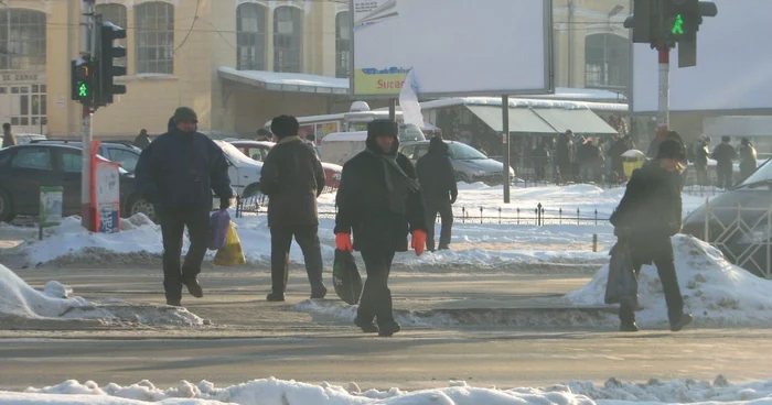 Puţinii botoşăneni care au ieşit pe străzi s-au îmbrăcat cu cele mai groase haine pe care le-au găsit