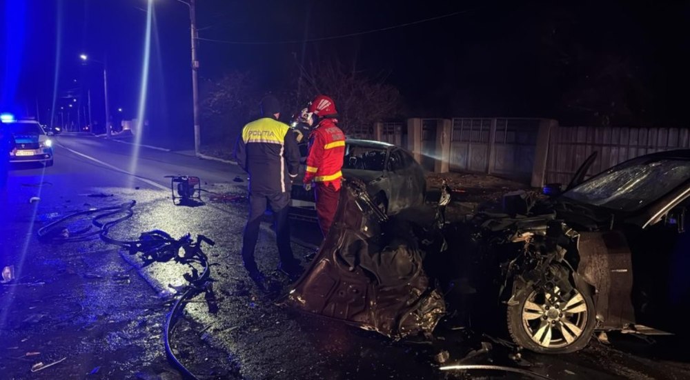 Accident nimicitor, din cauza vitezei excesive. Doi tineri, de 17 și 21 de ani, au murit arși de vii, în Vrancea