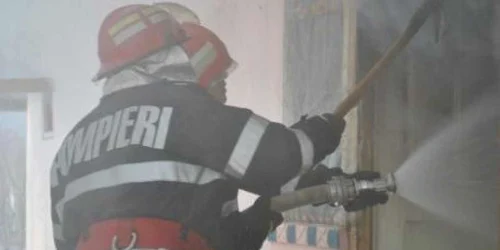 Afumătoria şi aproximativ 50 de kg de produse din carne au fost mistuite de flăcări