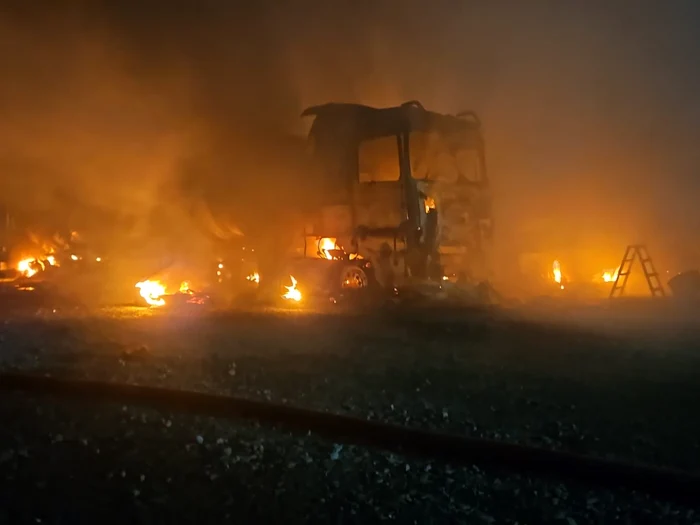 Un incendiu a izbucnit la mai multe cisterne/FOTO: ISU Constanța
