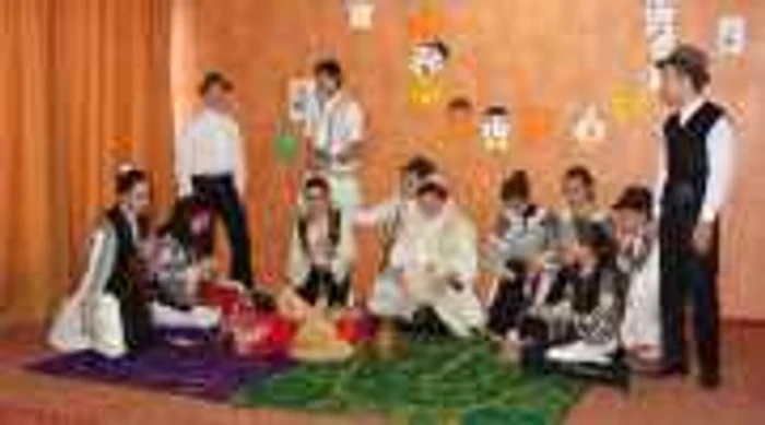 Elevi la concursul interjudetean de teatru „scena talentelor”