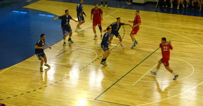 Handbaliştii vasluieni s-au chinuit în prima repriză FOTO:adevarul