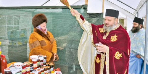 Preoţii au sfinţit produsele, standurile şi comercianţii la Târgul Ecoagris  