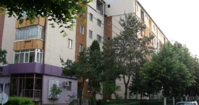 Râmnicu Vâlcea: Hoţii de locuinţe au spart două apartamente de la acelaşi etaj