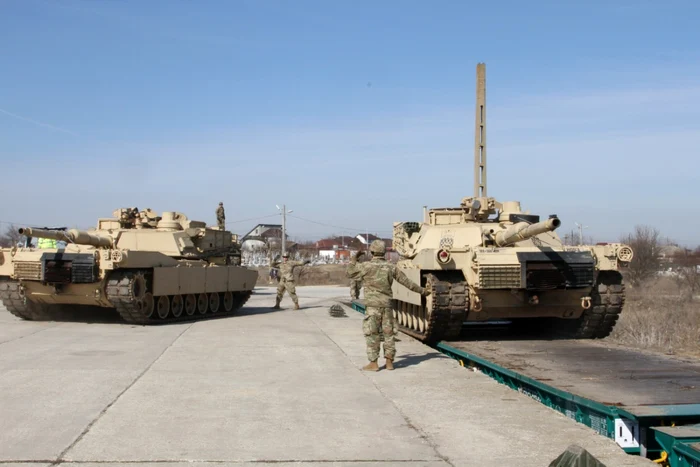 Militarii amercani  descărcând tancurile la Mihail Kogălniceanu, pe 25 februarie 2019 FOTO US Army Photo by Spc. Yon Henderson