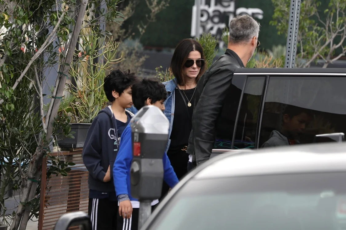 7 sandra bullock si copiii adoptati 2 jpg jpeg