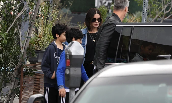 7 sandra bullock si copiii adoptati 2 jpg jpeg
