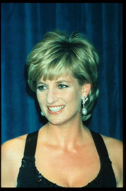 Prințesa Diana purtând aceiași cercei, în 1995 (Foto: GETTYIMAGES)