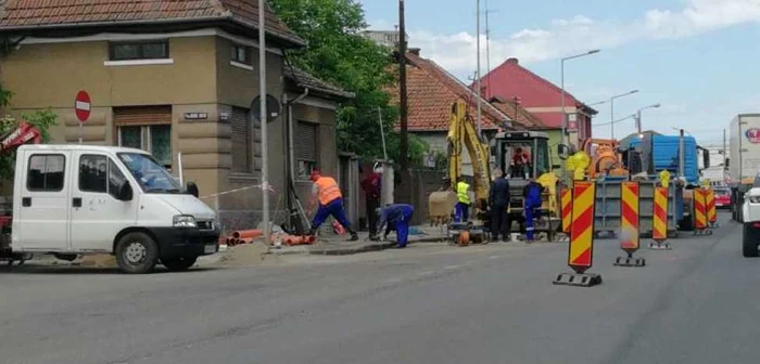 Sensul de mers a fost închis, circulaţia fiind redirijată - foto: Adrian Caraba