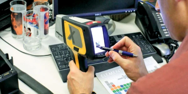 Paharele au fost analizate în laborator pentru stabilirea nivelurilor de cadmiu şi plumb 