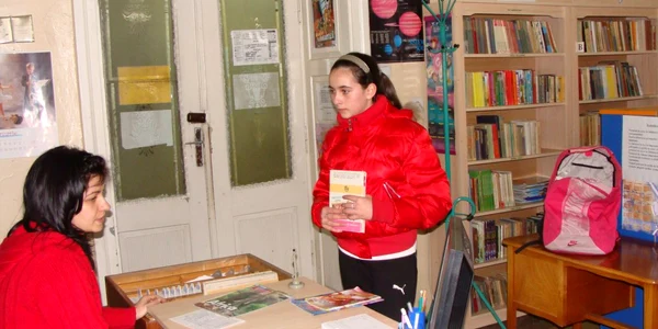 Cititorii vor intra în bibliotecă doar cu ecuson şi pe baza actului de identitate