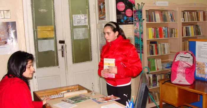 Cititorii vor intra în bibliotecă doar cu ecuson şi pe baza actului de identitate